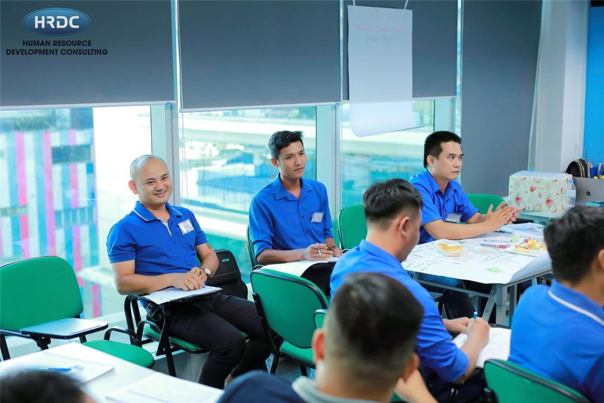 Học viên tham gia lớp học trong không khí vui vẻ